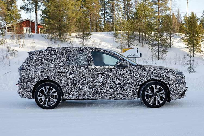 Các chi tiết kỹ thuật của Audi Q9 vẫn chưa được công bố đầy đủ, song mẫu SUV đầu bảng này dự kiến sẽ sử dụng nền tảng khung gầm Premium Platform Combustion (PPC) của tập đoàn mẹ Volkswagen.