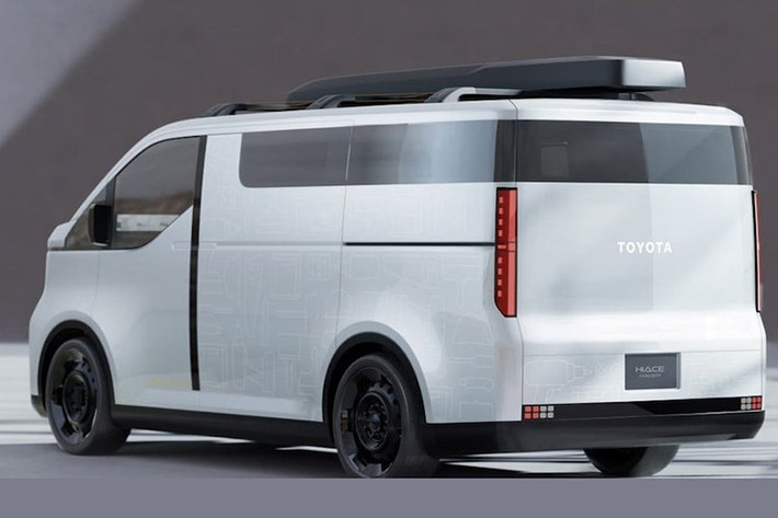 Kính chắn gió sắc sảo dẫn vào thân xe hình hộp, điều này cũng dễ hiểu vì Hiace cần tối đa hóa không gian nội thất để chở nhiều loại hàng hóa với kích thước khác nhau. Để trông bớt đơn điệu, mẫu xe ý tưởng Hiace được trang bị cửa sổ bên phía trước hình giọt nước, không chỉ trông khác biệt so với hầu hết các xe van khác mà còn giúp cải thiện tầm nhìn.