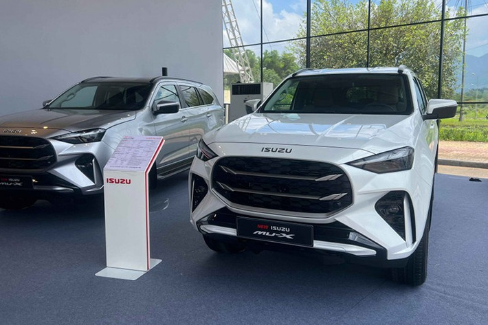 Isuzu mu-X ﻿Trong tháng 7/2025, Isuzu mu-X bán ra 16 xe, giảm đến 30,4% so với tháng liền trước. Do đó, xe một lần nữa có mặt trong top 10 ôtô bán kém nhất toàn thị trường. Phân khúc SUV hạng D của Isuzu mu-X vốn khá được yêu thích tại Việt Nam. Tuy nhiên, mu-X lại không tận dụng được điều này vì thiết kế kém nịnh mắt và thương hiệu chủ yếu gắn liền với ôtô tải.