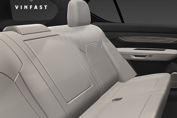 Mẫu xe còn lại cũng thuộc phân khúc SUV nhưng có kích thước nhỏ hơn. Mẫu xe này được thiết kế theo phong cách thể thao và trẻ trung hơn với những đường dập gân nổi bật bên sườn.