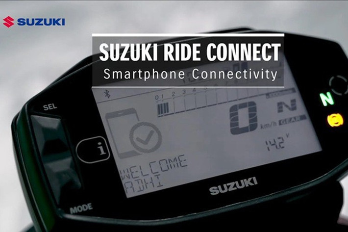 Cụ thể, vẫn mang nét đặc trưng không thể nhầm lẫn của dòng Satria, tuy nhiên Suzuki Satria 2026 được hãng xe Nhật Bản thiết kế lại "dàn áo" bao bọc thân xe với các mảng ốp nhựa được tạo khối cho cảm giác liền lạc, thể thao và hiện đại hơn bản tiền nhiệm.