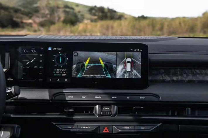 Dù khả năng lội nước và khoảng sáng gầm là những chỉ số đáng chú ý, chúng chưa phản ánh toàn diện khả năng off-road. Các yếu tố như góc tiếp cận, góc vượt đỉnh, góc thoát, hành trình hệ thống treo, tỷ số truyền và đặc biệt là lốp xe mới đóng vai trò quyết định.