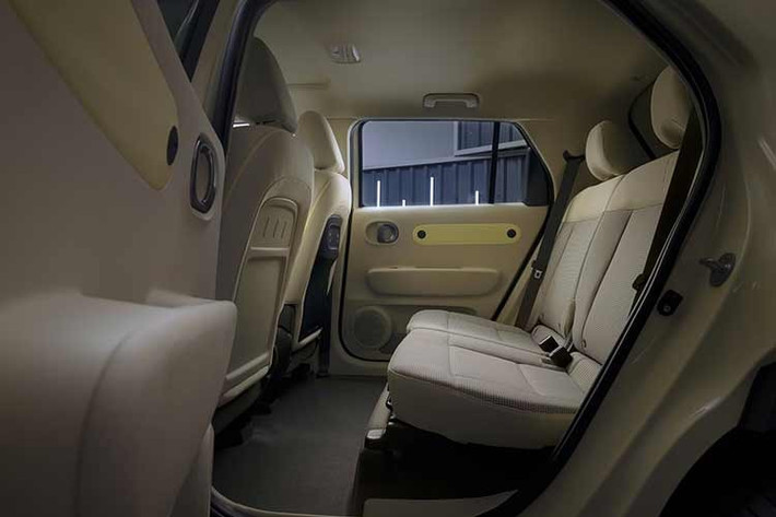 Hệ thống âm thanh cũng được nâng cấp với loa sử dụng màng Kevlar, mang lại chất lượng âm thanh tốt hơn. Bên cạnh đó, xe sở hữu màn hình giải trí 10,25 inch cùng cụm đồng hồ kỹ thuật số đồng kích thước và gói an toàn chủ động ADAS cấp độ 2 dưới dạng tiêu chuẩn.