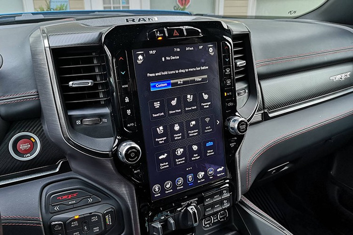 Tại Việt Nam, số lượng xe Ram 1500 TRX được nhập về nước không ít, nếu bạn so sánh mức giá bán của xe đã 7,9 tỷ đồng, thì rõ ràng doanh số gần 20 xe là quá khủng khiếp, và nó cho thấy các đại gia Việt vô cùng chịu chơi với xe này.