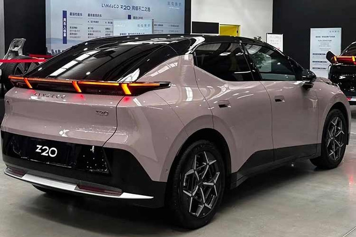 Nếu đúng lộ trình, đây sẽ là một trong hai sản phẩm mới được thương hiệu Trung Quốc tung ra thị trường trong năm, bên cạnh Lynk &amp; Co 900. Trong khi Lynk &amp; Co 900 hướng tới phân khúc SUV kích thước lớn, Lynk &amp; Co 02 lại nhắm đến nhóm khách hàng trẻ hoặc người dùng tại các thành phố lớn, nơi nhu cầu về xe điện nhỏ gọn và linh hoạt