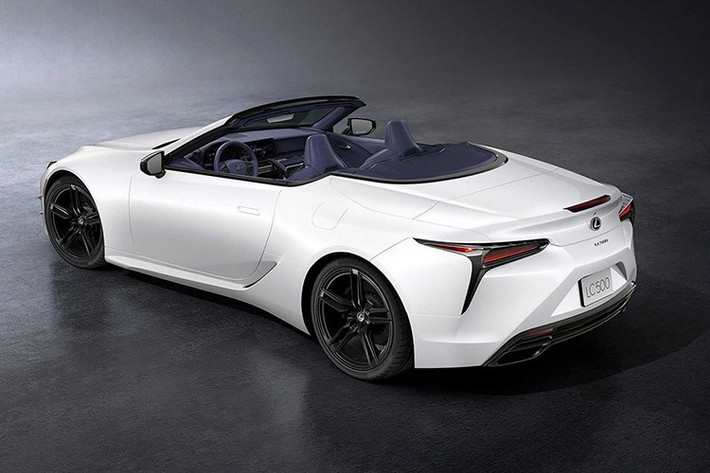 Lexus dự kiến cho các khách hàng tiềm năng sẽ phải trả 109.200 đô la (bao gồm cả phí vận chuyển) cho chiếc xe mui trần quyến rũ mang động cơ V8 này.