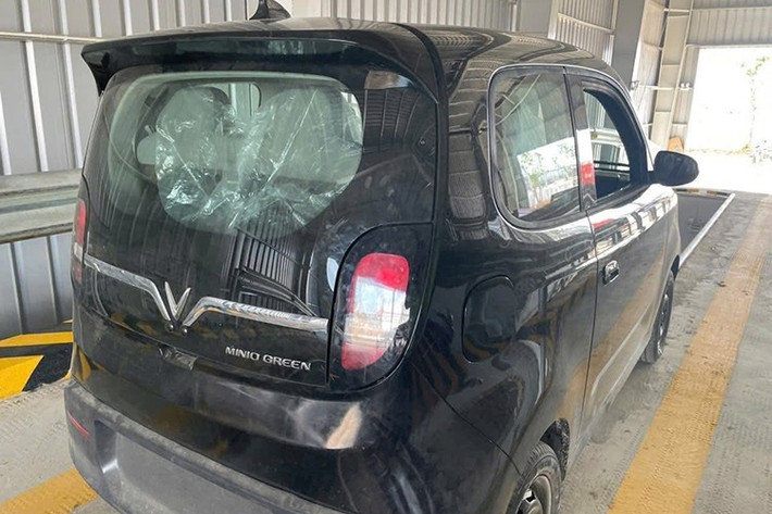 Ngay lập tức, chiếc xe đã thu hút sự chú ý lớn từ cộng đồng mạng và giới yêu xe. Đây được xem là mảnh ghép cuối cùng trong bộ tứ Green mà VinFast phát triển riêng cho nhóm khách hàng chạy dịch vụ.