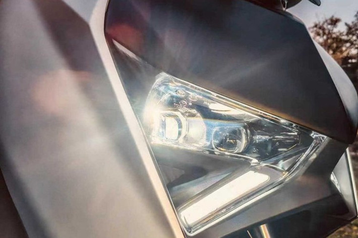 Đặc biệt, mức giá của xe ga RKM XMAX300 thấp hơn nhiều so với mức giá 49.800 nhân dân tệ (185,7 triệu đồng) của Yamaha XMAX 300, khiến nó trở thành lựa chọn hấp dẫn cho những khách hàng có ngân sách hạn chế.