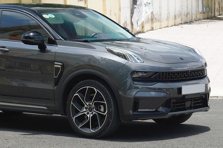 Lynk &amp; Co 05 là mẫu SUV coupe duy nhất của hãng tại Việt Nam, được phát triển dựa trên nền tảng của Lynk &amp; Co 01. Mẫu xe này cạnh tranh với các đối thủ như Peugeot 408, đồng thời có thể so sánh với các mẫu xe sang như BMW X4 hay Mercedes-Benz GLC Coupe.