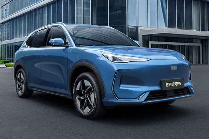 Điều này cho thấy cụm pin lớn hơn có thể đã được nâng cấp công suất sạc vượt mức 100 kW của bản 60,22 kWh trước đó. Theo trang tin Autohome của Trung Quốc, tính năng cung cấp điện cho thiết bị ngoài xe (V2L) cũng được nâng cấp công suất đầu ra, từ 3,3 kW lên 6,6 kW.