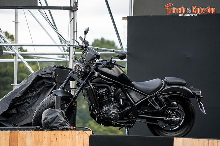 Tại sự kiện Honda Biker Rally với thông điệp "Đa cung đường, đồng đam mê" vừa diễn ra tại Đà Lạt cuối tuần qua, Honda Việt Nam đã giới thiệu bộ ba sản phẩm gồm Winner R, ADV 350 và Rebel 1100 2025 bản nâng cấp.