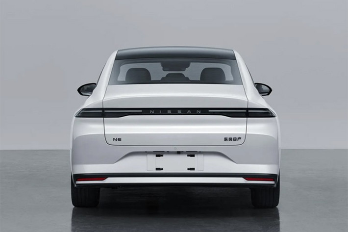 Mẫu sedan cỡ trung này được trang bị hệ thống truyền động kết hợp động cơ xăng 1.5L hút khí tự nhiên và mô-tơ điện, hứa hẹn trở thành lựa chọn mới cạnh tranh ở phân khúc xe lai điện tại thị trường tỷ dân.