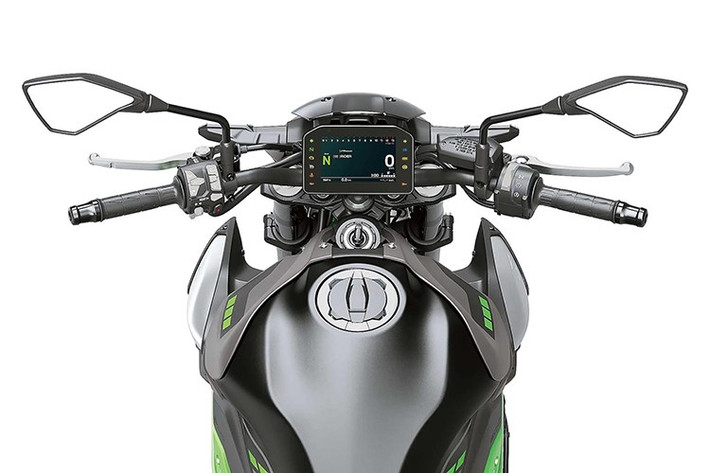 Về công nghệ, Z900 2025 được trang bị cụm đồng hồ TFT màu hỗ trợ kết nối Bluetooth và ứng dụng đi kèm, cho phép người lái dễ dàng theo dõi thông tin và tùy chỉnh.