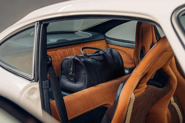 Hệ thống bướm ga độc lập được kích hoạt bởi hệ thống đánh lửa hiện đại.