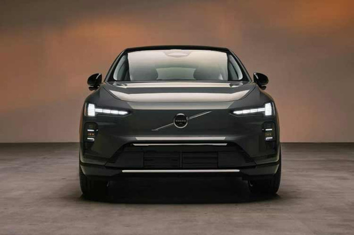 Khách hàng châu Âu hiện đã có thể đặt mua mẫu xe SUV điện Volvo EX60 2026 mới. Tại Mỹ, đơn đặt hàng sẽ mở vào cuối mùa xuân, với việc sản xuất bắt đầu cùng thời điểm tại nhà máy của Volvo ở Thụy Điển.