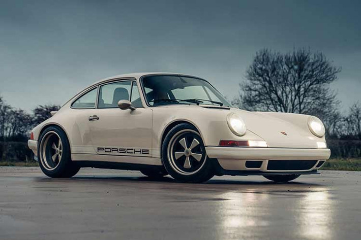 Mỗi chiếc Porsche 911 restomod có giá khoảng 562.000 USD quy đổi tương đương khoảng 14,6 tỷ đồng (chưa bao gồm xe gốc) và phải chờ tới 18 tháng mới nhận xe.