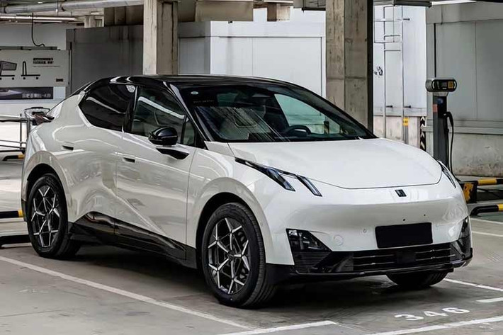 Hiện giá bán chính thức của Lynk &amp; Co 02 2026 tại thị trường Việt Nam vẫn chưa được công bố. Tuy nhiên, nhiều tư vấn bán hàng dự đoán mức giá của mẫu xe này sẽ nằm dưới ngưỡng 1 tỷ đồng.