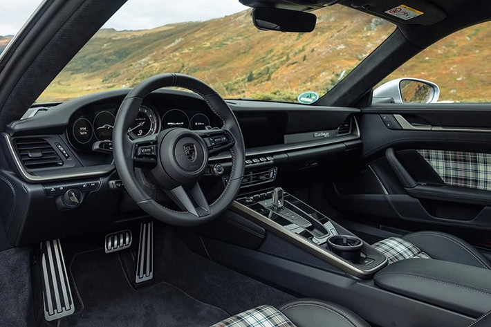 Về nội thất, khoang cabin của Porsche 911 Turbo 50 Years tái hiện phong cách hoài cổ với ghế bọc vải dệt Tartan theo họa tiết McKenzie, tương tự bản concept 911 RSR Turbo 1973. Đây là kiểu nội thất từng xuất hiện trên các phiên bản giới hạn như 911 Sport Classic hay 911 Spirit 70.