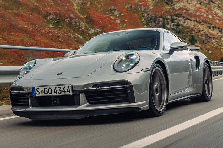 Trang cấu hình trực tuyến của mẫu 911 Turbo 50 Years hiện đã bị ẩn khỏi website Porsche toàn cầu, do dòng sản phẩm 992.2 đã chính thức ra mắt từ tháng 3/2025. Điều này càng cho thấy độ “hiếm” và giá trị sưu tầm của phiên bản Turbo 50 Years.