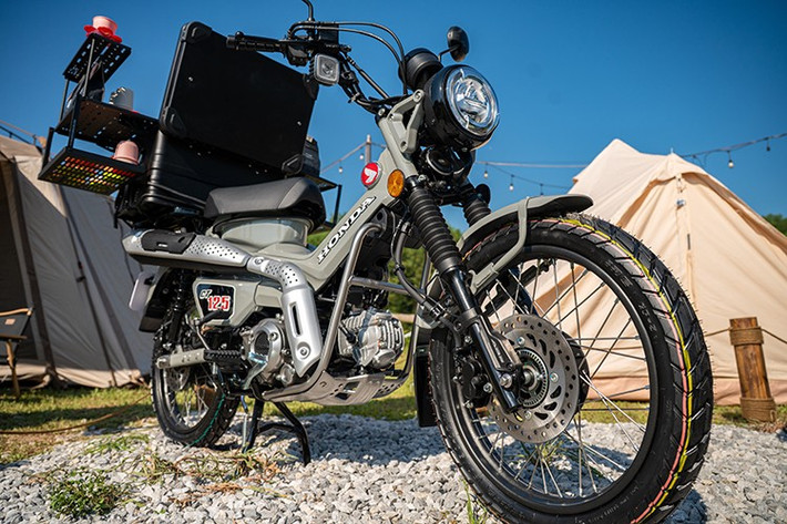 Honda Việt Nam vừa chính thức trình làng mẫu xe máy địa hình Honda CT125 2025 mới. Đây được xem là sự kế thừa từ các huyền thoại dòng Trail như CT70, CT90 và CT110 của thập niên 1960, CT125.