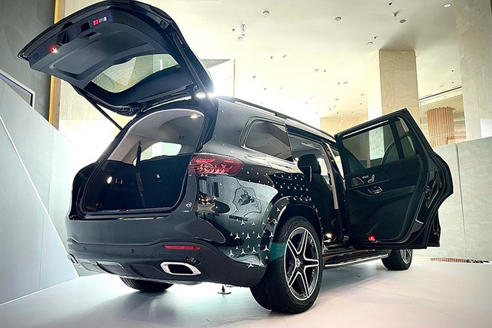 Mercedes-Benz GLS 450 4MATIC Edition 30 phiên bản giới hạn sẽ được nâng cấp diện mạo qua gói trang bị Night Package, mang đến phong cách thể thao và mạnh mẽ hơn.
