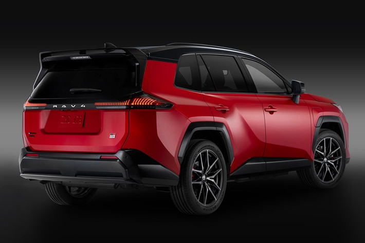 Đáng chú ý, hai phiên bản Edge AWD và XSE AWD lại giảm giá lần lượt 3.020 AUD và 5.755 AUD (tương đương 2.000 – 3.700 USD). Tuy nhiên, điều này không làm lu mờ mức tăng mạnh ở các phiên bản cao hơn.