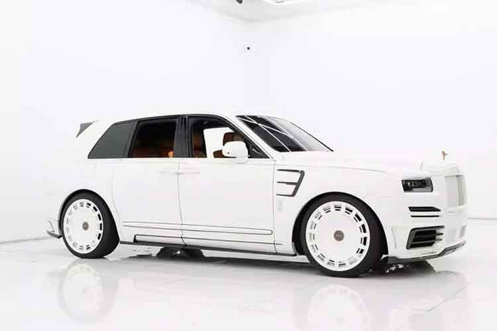 Rolls-Royce Cullinan Series I đã ra mắt khá lâu và tất nhiên rồi, 1 số hãng độ sẽ rất thích nếu bạn giao xe vào tay họ, Mansory là nơi bạn có thể tin tưởng để cho ra đời 1 sản phẩm đặc biệt nhất. Chẳng hạn như chưa biết độ gì, bản trong bài viết này sẽ cho bạn sự tham khảo.