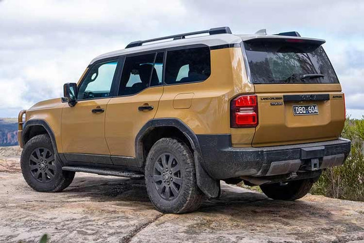 Động thái bổ sung trang bị lần này cho Toyota Land Cruiser Prado Altitude 2026 không chỉ giúp gia tăng sự an toàn mà còn cho thấy nỗ lực của hãng xe Nhật trong việc xóa nhòa ranh giới công nghệ giữa các dòng xe phổ thông và xe sang.