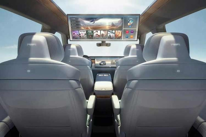 Trọng lượng không tải của bản tiêu chuẩn là 2.600 kg. Bản thứ hai vẫn dùng mô-tơ điện trên sau như trên nhưng pin lớn hơn, đạt dung lượng 65,2 kWh. Pin NMC này giúp tăng phạm vi chạy điện lên 340 km. Trọng lượng cũng tăng nhẹ lên 2.620 kg.