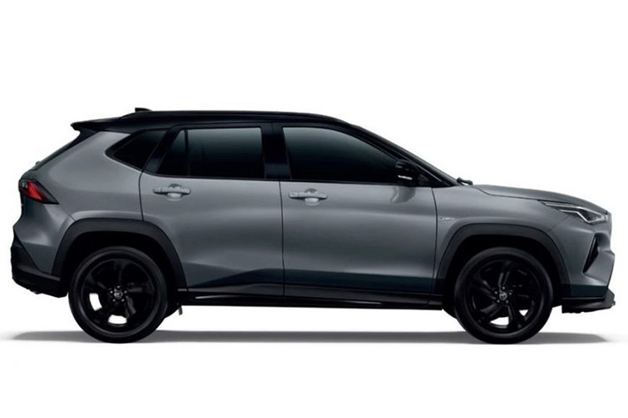 Về kích thước, Yaris Cross HEV có chiều dài tổng thể 4.310 mm, chiều rộng 1.770 mm, chiều cao 1.615 mm, chiều dài cơ sở 2.620 mm và khoảng sáng gầm xe đạt 210 mm – một con số lý tưởng cho điều kiện giao thông đô thị. Dung tích bình nhiên liệu là 36 lít.