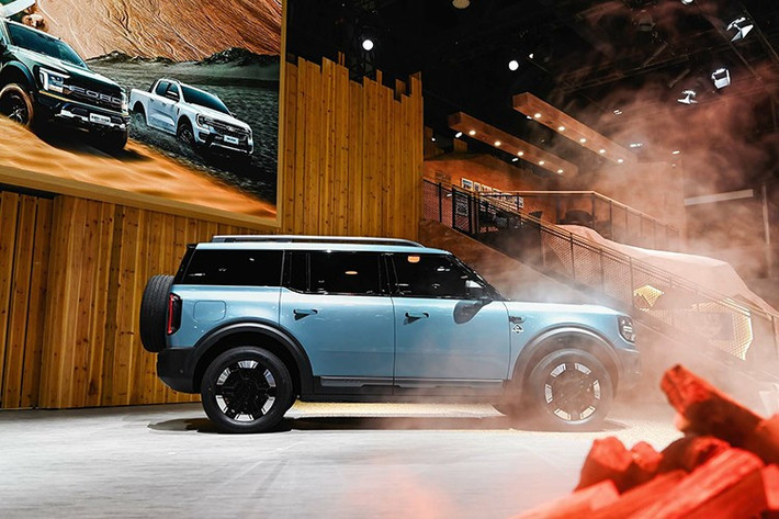 Mẫu Bronco Basecamp điện hóa được Ford phát triển thông qua liên doanh với Jiangling Motors Corporation, hướng tới nhu cầu của khách hàng Trung Quốc. Giá khởi điểm là 229.800 nhân dân tệ, tương đương khoảng 32.300 USD (851 triệu đồng), trong khi phiên bản cao cấp hơn có giá 282.800 tệ, khoảng 39.800 USD (1,048 tỷ đồng).