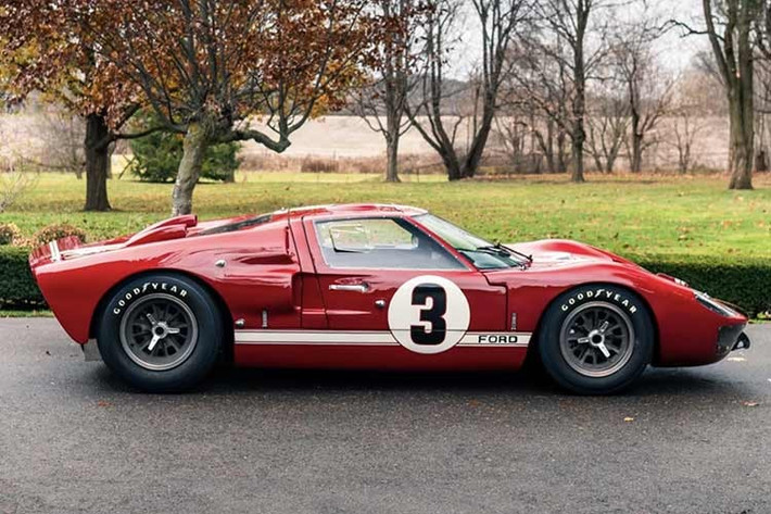 Nó phải xếp sau người anh em song sinh của mình, một chiếc GT40 MkII khung gầm P/1032 năm 1966, được bán với giá 13.205.000 USD tại cuộc đấu giá RM Sotheby's Moda Miami năm 2025. Chiếc GT40 đắt nhất là một trong số những chiếc Ford ấn tượng góp mặt tại giải đua Le Mans 24 Giờ năm 1966.