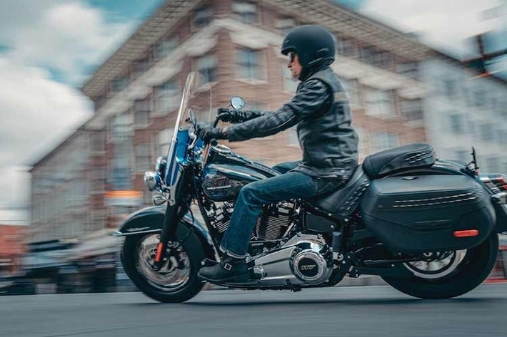 Các mẫu Street Glide 3 Limited và Street Glide Liberty Edition cũng sẽ có hình ảnh chim đại bàng trên dàn quây chắn gió, trong khi Street Glide và Heritage Classic sẽ có kính chắn gió màu xanh lam.