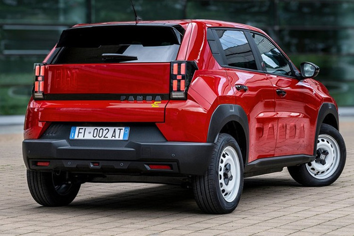 Nếu bạn đang tìm kiếm sức mạnh cho chiếc Grande Panda của mình, phiên bản điện chính là lựa chọn phù hợp. Động cơ điện vận hành xe lấy điện từ pin 44kWh và biến năng lượng này thành sức mạnh 113 mã lực.