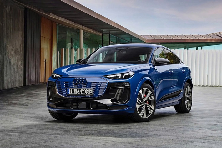 Nhờ đó, xe có thể chạy được 625 km sau một lần sạc đầy pin theo chu trình thử nghiệm tại châu Âu. Mẫu SUV thuần điện này có thể dùng sạc nhanh DC 270 kW, cho phép người dùng chạy thêm 255 km sau 10 phút sạc. Thời gian tăng dung lượng pin từ 10% lên 80% là khoảng 21 phút.