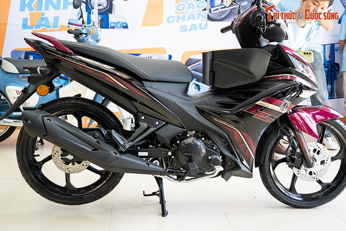 Khác với thị trường Việt Nam chỉ còn mẫu xe Exciter 155 VVA, tại Malaysia, Yamaha vẫn đang kinh doanh song song cả mẫu YZ15R, Y16 ZR và cả 135 LC Fi. Điều này cho thấy mẫu xe 135 vẫn được ưa chuộng nhờ kiểu dáng nhỏ gọn, trọng lượng nhẹ và dễ điều khiển.