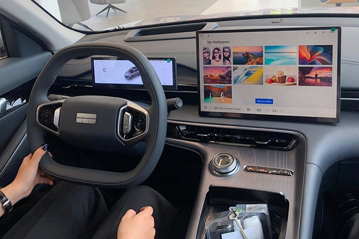 Geely Auto đưa ra chương trình ưu đãi cho 50 khách hàng đầu tiên đặt cọc xe EX5 như sau: Phiên bản Pro: Ưu đãi trực tiếp 61 triệu đồng. Phiên bản Max: Ưu đãi trực tiếp 68 triệu đồng.