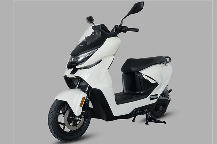 Mới đây, một mẫu xe máy điện phổ thông mang thương hiệu Honda sẽ được đưa về Việt Nam thông qua nhập khẩu tư nhân. Mẫu xe này có tên gọi Honda Sundiro DM8B 2025r mới, được ví như "PCX chạy điện" và dự kiến sẽ có mặt tại thị trường Việt Nam vào tháng 9 tới.