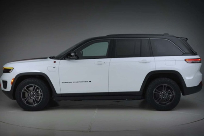 Động cơ Hurricane 4 Turbo được chế tạo với các vật liệu nhẹ như nhôm cho khối động cơ, nắp thời gian và cácte dầu. Ngoài ra, nó kết hợp cả hai công nghệ phun nhiên liệu trực tiếp và phun gián tiếp, đi kèm hai bugi đánh lửa cho mỗi xi-lanh và bộ tăng áp biến thiên (Variable Geometry Turbocharger) có thể tạo áp suất nạp tối đa tới 35 psi.