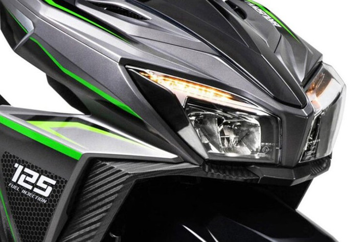 Ngoại hình gần như giữ nguyên thiết kế gốc, nhưng Kawasaki đã bổ sung đồ họa xanh đặc trưng giúp xe trông mạnh mẽ và nổi bật hơn. Phần đầu xe được trang bị cụm đèn đôi hiện đại, đèn xi-nhan đặt phía trên tạo phong cách gần giống những mẫu Ninja.