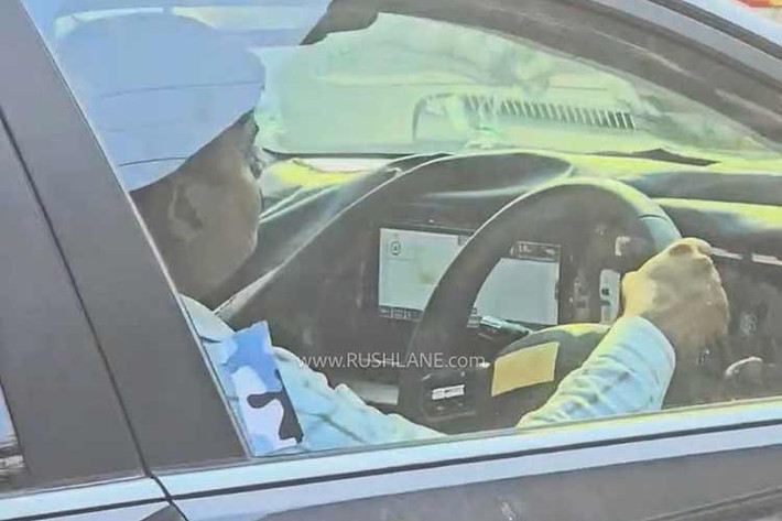 Với chiều dài cơ sở 2.670mm, Accent vốn đã sở hữu một trong những khoang cabin rộng rãi nhất trong phân khúc, đặc biệt là về không gian để chân phía sau. Phiên bản nâng cấp dự kiến ​​sẽ tiếp tục phát huy thế mạnh này bằng cách giới thiệu các vật liệu nội thất được cập nhật và bổ sung thêm các tính năng mới.