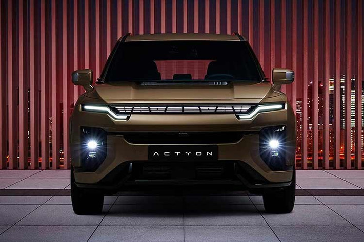 Hiện tại, hãng đang tập trung trở lại vào thương hiệu Actyon để củng cố dòng xe điện với màn ra mắt tại Úc của mẫu KGM Actyon Hybrid 2026 mới, đánh dấu bước tiến mới nhất trong quá trình chuyển đổi không ngừng của thương hiệu hướng tới các giải pháp di chuyển hiệu quả và bền vững hơn.