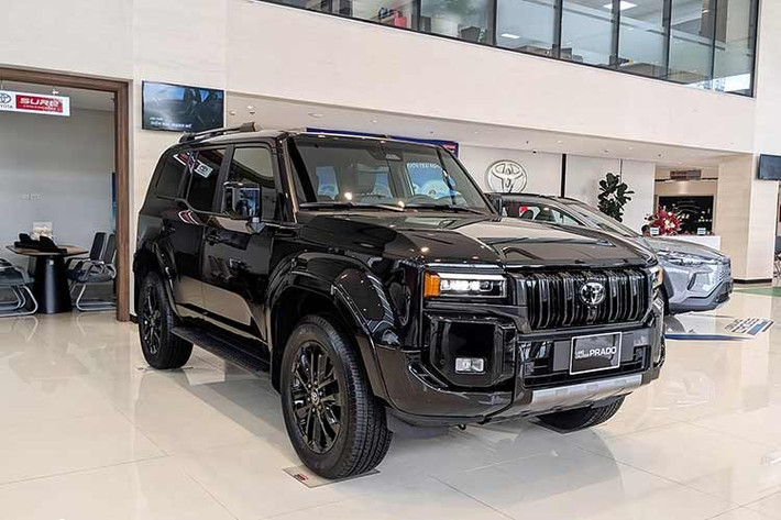 4. Toyota Land Cruiser Prado: 10 xe Toyota Land Cruiser Prado một lần nữa góp mặt trong top 10 ôtô ế nhất thị trường Việt Nam trong tháng 2 vừa qua. Doanh số của mẫu SUV nhập khẩu này đạt 10 xe, giảm 78,7%. Với giá bán từ 3,46-3,48 tỷ đồng, Toyota Land Cruiser Prado rõ ràng không phải là mẫu xe dành cho số đông tại Việt Nam.