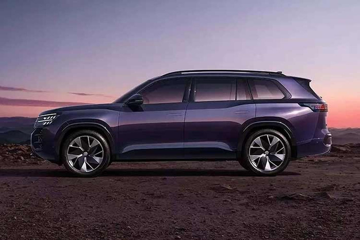 Đáng chú ý, khác với thế hệ tiền nhiệm của mẫu SUV này được đưa về từ Mỹ, Teramont Pro sẽ được nhập khẩu nguyên chiếc từ thị trường Trung Quốc. Đây là sản phẩm tâm huyết từ liên doanh SAIC-Volkswagen.