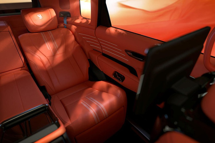 Tuy nhiên, để tạo ra cú hích thực sự trước Rolls-Royce Spectre hay Bentley Continental GT, Toyota hoàn toàn có thể chơi lớn hơn. Nhiều nguồn tin đồn đoán về khả năng xuất hiện của khối động cơ V8 tăng áp kép, tương tự loại đang được phát triển cho mẫu siêu xe Toyota GR GT.