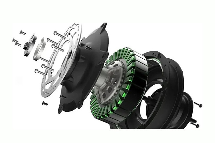 Adria26 có thể chịu được tổng tải trọng 330 pound - riêng nó đã nặng 88 pound (40 kg) - và mô-men xoắn này đủ mạnh để giúp bạn di chuyển trong thành phố và off-road, dù có chở hàng hay không, phía sau xe có giá đỡ, cho thấy chiếc xe đã sẵn sàng để chở hàng, một phần trong số đó có thể được dùng để cắm trại ở ven thành phố.