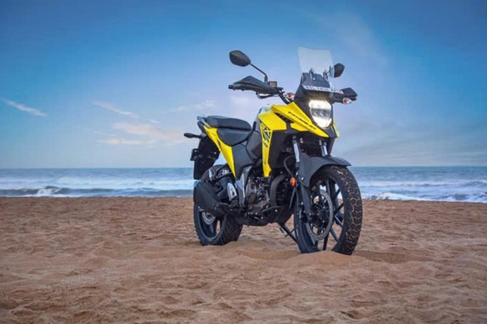 Suzuki V-Strom SX 250 2025 được niêm yết với mức giá 198.018 rupee (khoảng 59 triệu đồng) tại thị trường Ấn Độ. Đây được xem là mức giá "mềm nhất" trong phân khúc môtô đa dụng trên 200cc hiện nay.