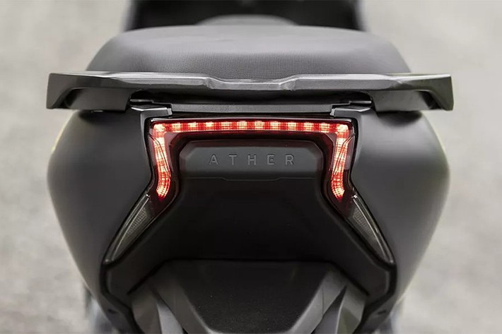 Xe có tới 4 chế độ lái gồm: Smart Eco, Eco, Ride và Sport, giúp người lái cân bằng giữa hiệu suất và tầm hoạt động tùy theo nhu cầu.