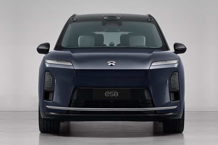 Công suất sạc cực đại của xe đạt 600 kW, dòng điện lên tới 765A – thuộc hàng nhanh nhất trong phân khúc SUV điện hiện nay. Hiện chưa có thông tin chính thức của mẫu xe SUV điện Nio ES8 hoàn toàn mới tại Trung Quốc.