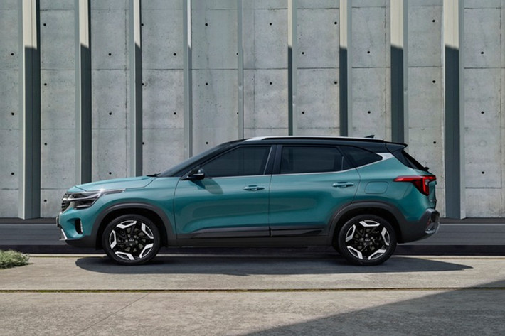 Tại thị trường Mỹ, Kia Seltos có giá khởi điểm 24.690 USD (hơn 646 triệu đồng) và tăng lên tối đa 31.190 USD (hơn 816 triệu đồng) cho phiên bản cao nhất. Trong khi đó, tại Trung Quốc, xe có giá bán chỉ từ 109.900 NDT (401,3 triệu đồng) đến 159.900 NDT (583,87 triệu đồng).